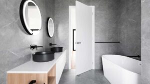 درب حمام و سرویس بهداشتی - راهنمای انتخاب درب مناسب - ddoor